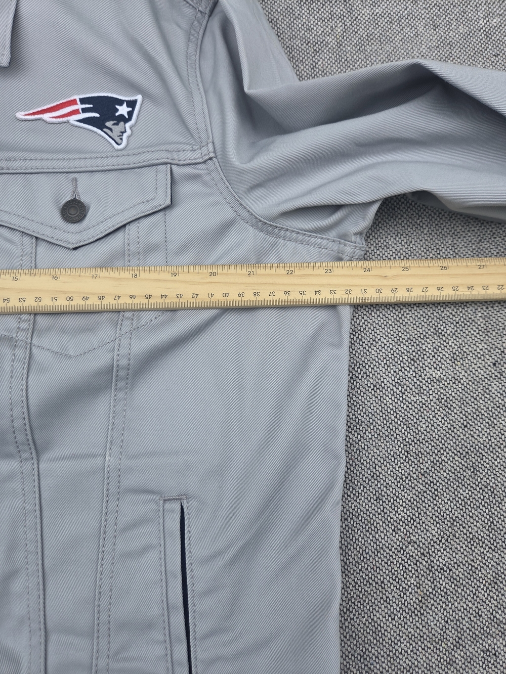 🏈 Levi’s x NFL Patriots Gray Trucker Jacket Men’s XL NWT - Picture 10 of 16